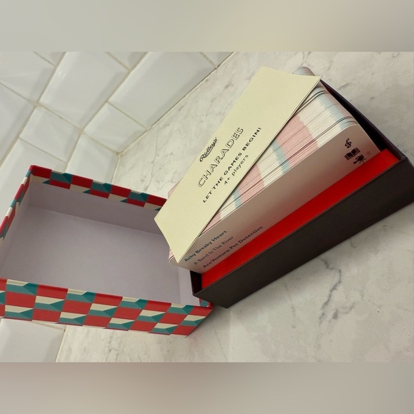 Ridley's Games Room Classic Charades 140 Question Cards Featuring 700 Titles - Picture 3 of 3